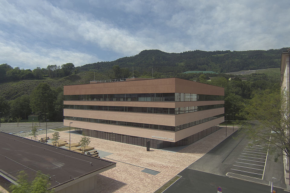 Livebild Baukamera 1 - Webcam 'Gesamtpanorama Südosten' - Baustelle Neubau Studienzentrum Montanuni Leoben (ca. 5 Minuteninterval)